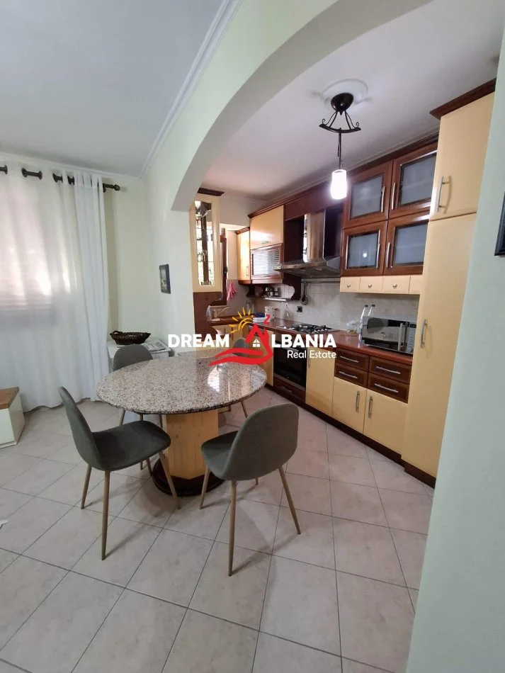 Tirane, jepet me qera apartament 2+1 Kati 2, 76 m² 600 € (ne Ali Dem prane Shkolles 1 Maji)