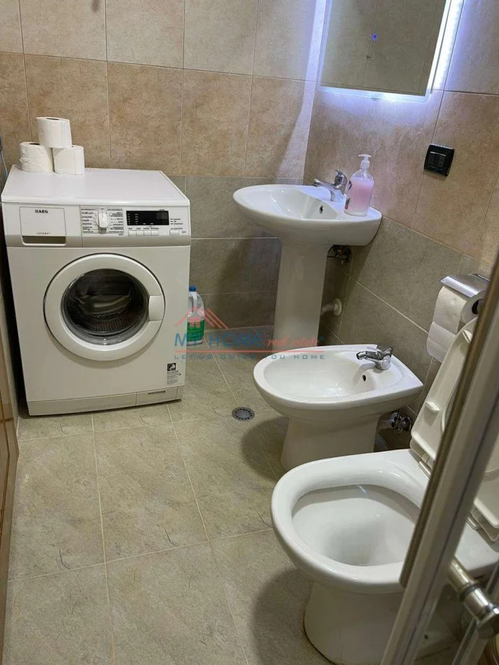 Tirane, jepet me qera apartament 2+1+Ballkon Kati 7, 85 m² 800 € (Rruga Sami Frasheri)