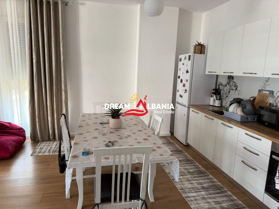 Tirane, jepet me qera apartament 2+1 , 112 m² 750 € 
