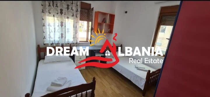 Tirane, jepet me qera apartament 2+1 , 154 m² 500 € (ne Laprake prane KMY)