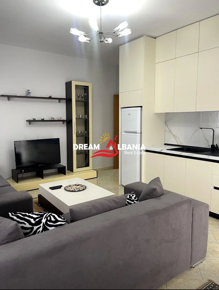 Tirane, jepet me qera apartament 2+1 , 100 m² 650 € (tek 21 Dhjetori prane Mondial)