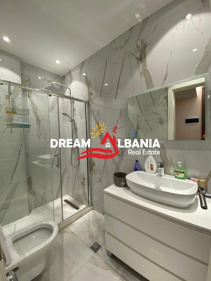 Tirane, jepet me qera apartament 2+1+Ballkon Kati 5, 110 m² 600 € (Tek Fusha e Aviacionit)