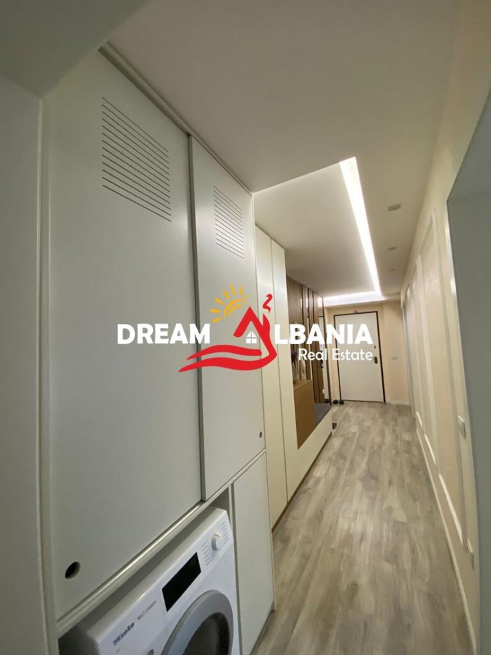 Tirane, jepet me qera apartament 2+1+Ballkon Kati 5, 110 m² 600 € (Tek Fusha e Aviacionit)