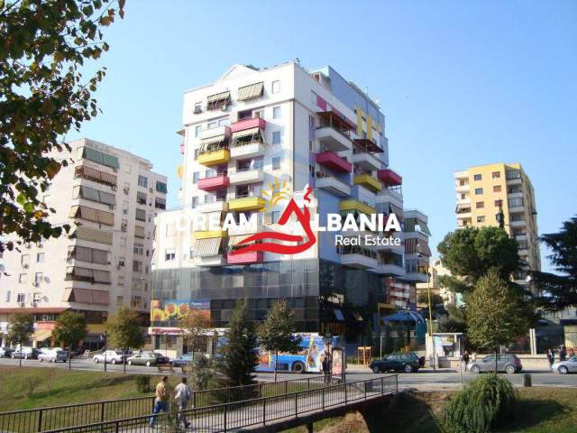 Tirane, jepet me qera apartament 2+1+BLK Kati 5, 100 m² 400 Euro (Bulevardi Zhan D’Ark, prane Ministrise se Jashtme)