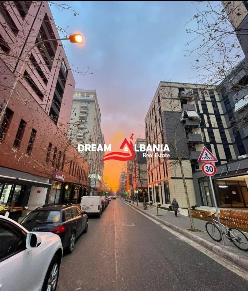 Tirane, jepet me qera 2+1 , 100 m² 600 € (Asim Vokshi me qera prane Harry Fultz)