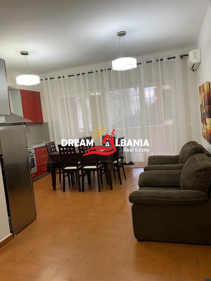 Tirane, jepet me qera apartament 2+1 Kati 2, 126 m² 700 € (liqeni artificial)