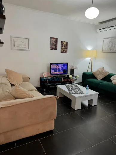 Tirane, jepet me qera apartament 2+1+Ballkon Kati 5, 110 m² 600 € (Rruga Bardhyl)