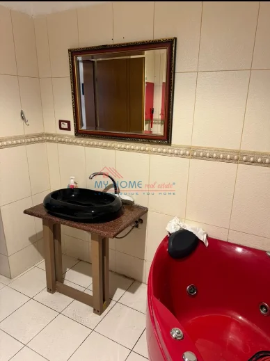 Tirane, jepet me qera apartament 2+1+Ballkon Kati 5, 110 m² 600 € (Rruga Bardhyl)