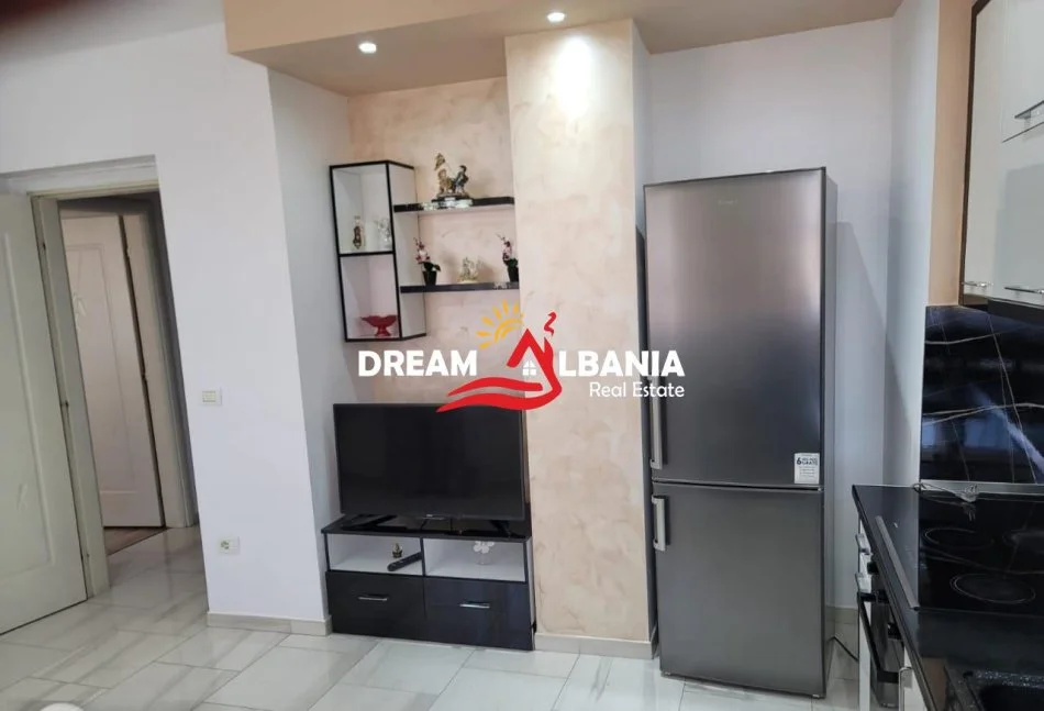 Tirane, jepet me qera apartament 2+1 , 80 m² 650 € (tek Rruga e Durresit, Prane Kafe Flora)