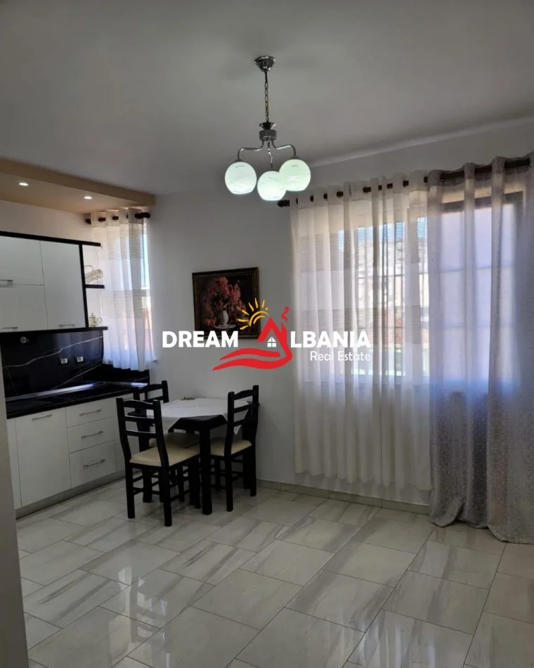 Tirane, jepet me qera apartament 2+1 , 80 m² 650 € (tek Rruga e Durresit, Prane Kafe Flora)