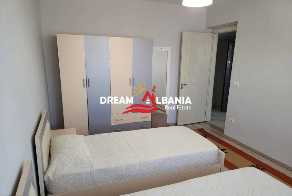 Tirane, jepet me qera apartament 2+1 , 80 m² 650 € (tek Rruga e Durresit, Prane Kafe Flora)