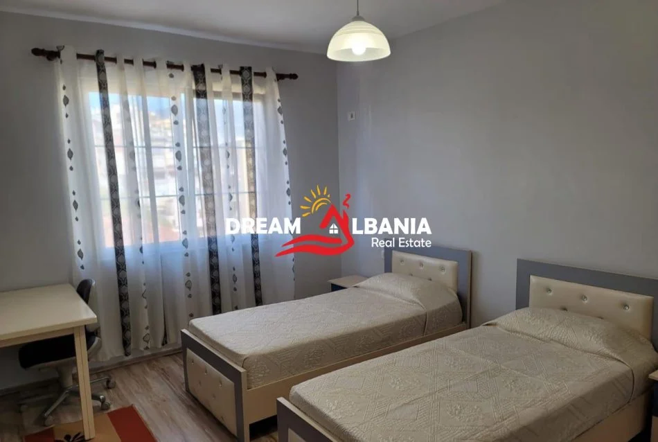 Tirane, jepet me qera apartament 2+1 , 80 m² 650 € (tek Rruga e Durresit, Prane Kafe Flora)