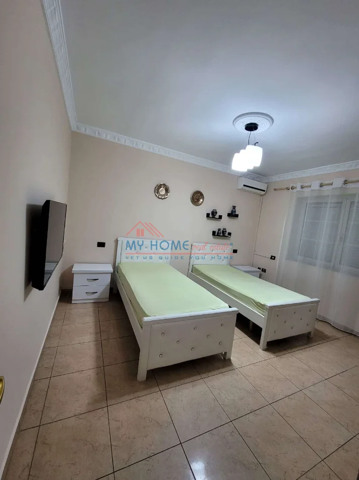 Tirane, jepet me qera apartament 2+1+Ballkon Kati 1, 86 m² 650 € (Rruga Fortuzi)