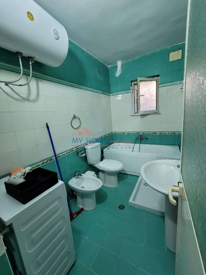 Tirane, jepet me qera apartament 2+1+Ballkon Kati 1, 86 m² 650 € (Rruga Fortuzi)