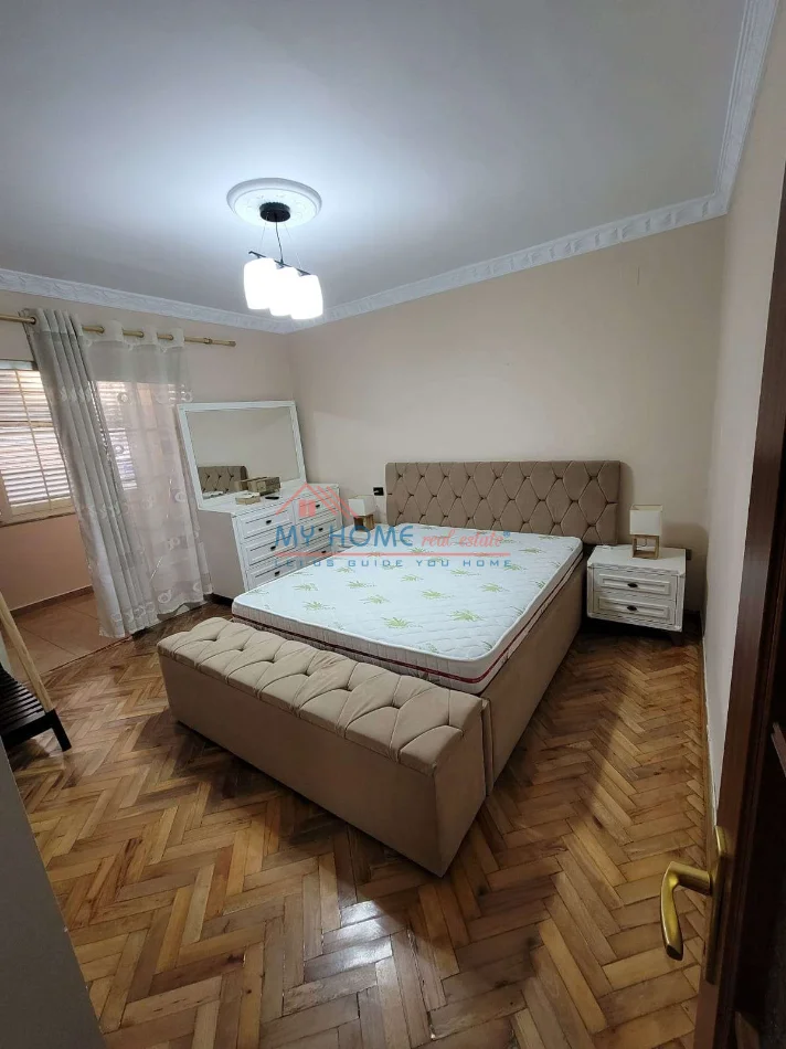 Tirane, jepet me qera apartament 2+1+Ballkon Kati 1, 86 m² 650 € (Rruga Fortuzi)