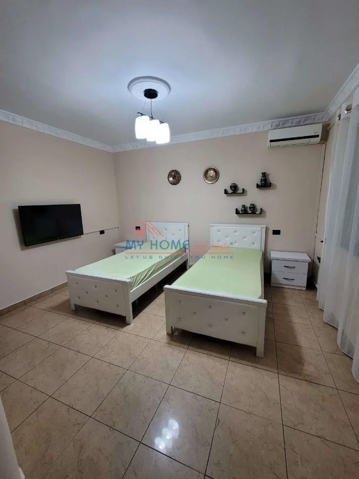 Tirane, jepet me qera apartament 2+1+Ballkon Kati 1, 86 m² 650 € (Rruga Fortuzi)