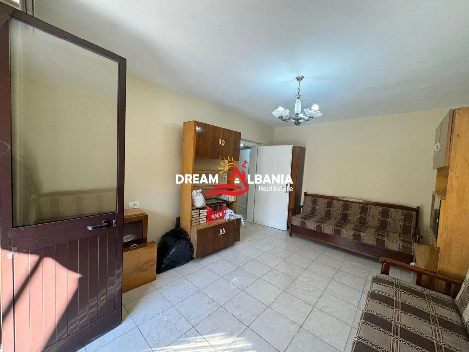 Tirane, jepet me qera apartament 2+1 Kati 2, 63 m² 500 € (te 21 Dhjetori rruga Muhamet Gjollesha)