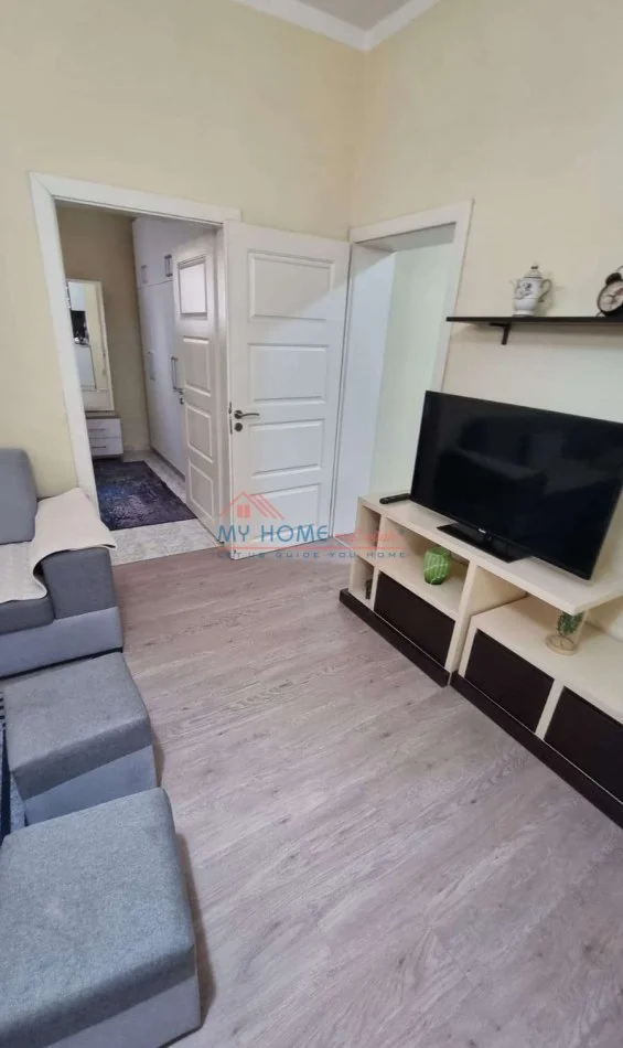 Tirane, jepet me qera apartament 2+1+Ballkon Kati 2, 85 m² 500 € (21 Dhjetori)