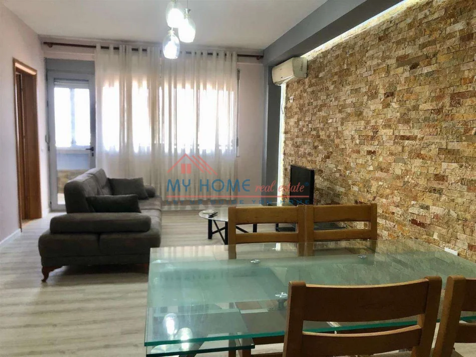 Tirane, jepet me qera apartament 2+1+Ballkon Kati 5, 80 m² 650 € (Rruga e Kavajes)
