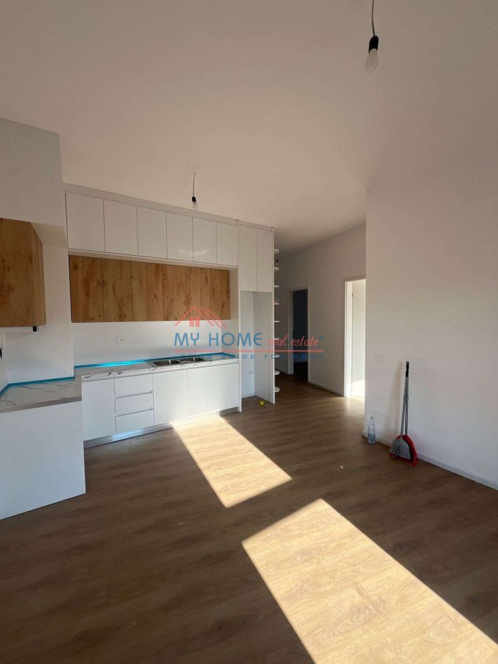 Tirane, shitet apartament 2+1+Ballkon Kati 7, 74 m² 126.000 € (Ali Demi)