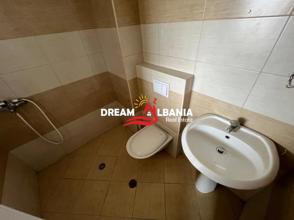 Tirane, jepet me qera apartament 2+1+Ballkon Kati 5, 200 m² 700 € (tek Kopeshti Botanik, prane Xhamise)