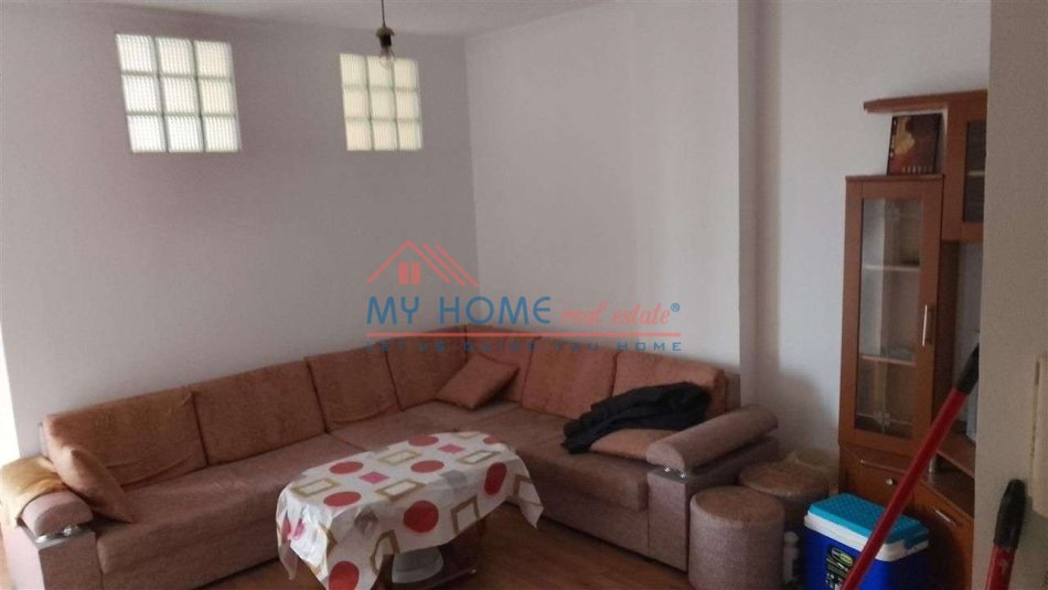 Tirane, jepet me qera apartament 2+1+Ballkon Kati 6, 80 m² 520 € 