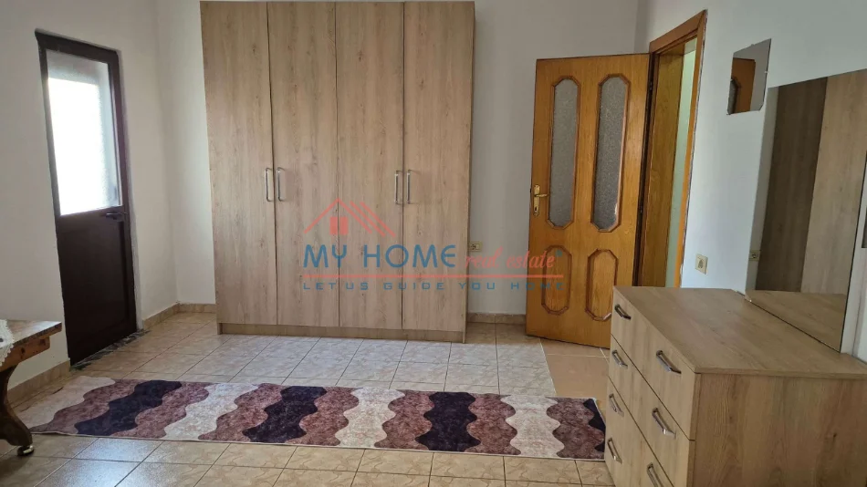 Tirane, jepet me qera apartament 2+1+Ballkon Kati 4, 80 m² 630 € (Sheshi Willson)