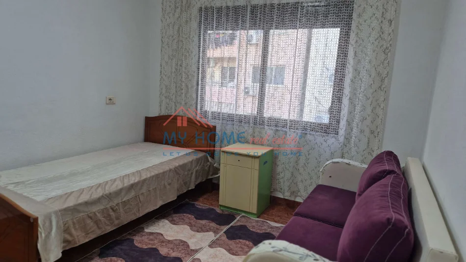 Tirane, jepet me qera apartament 2+1+Ballkon Kati 4, 80 m² 630 € (Sheshi Willson)