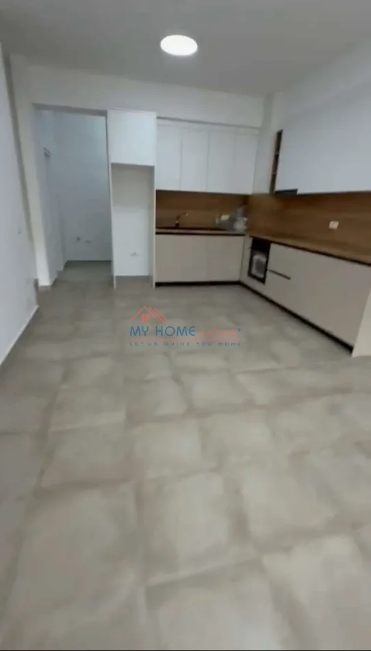 Tirane, jepet me qera apartament 2+1+Ballkon Kati 4, 90 m² 630 € (Rruga Xhanfize Keko)