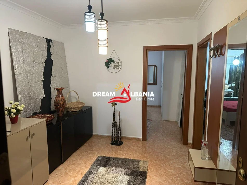 Tirane, jepet me qera apartament 2+1 , 115 m² 700 € (Zogu i Zi prane Karburant Gazhelit)