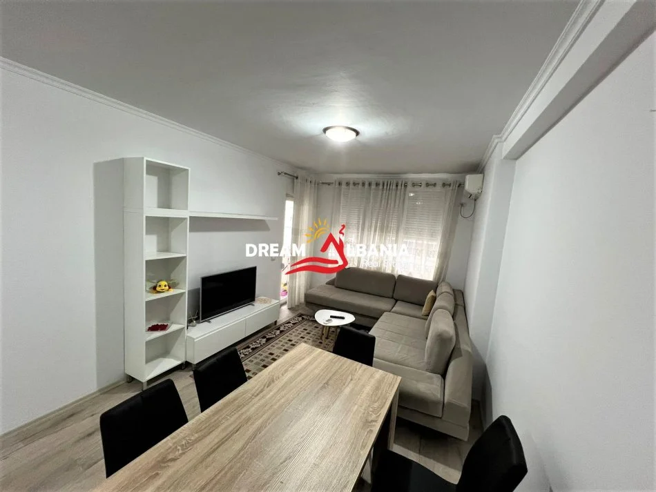 Tirane, jepet me qera apartament 2+1 , 95 m² 600 € (tek 21 Dhjetori ne Kompleksin “Kontakt”)