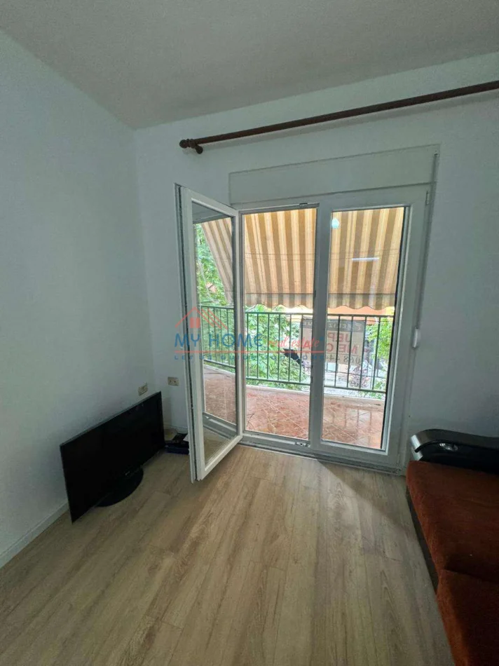 Tirane, shitet apartament 2+1+Ballkon Kati 2, 72 m² 140.000 € (5 Maji)