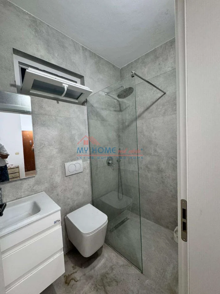 Tirane, shitet apartament 2+1+Ballkon Kati 2, 72 m² 140.000 € (5 Maji)
