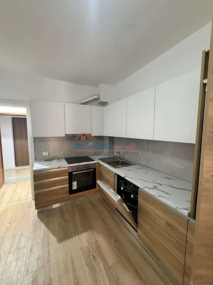 Tirane, shitet apartament 2+1+Ballkon Kati 2, 72 m² 140.000 € (5 Maji)