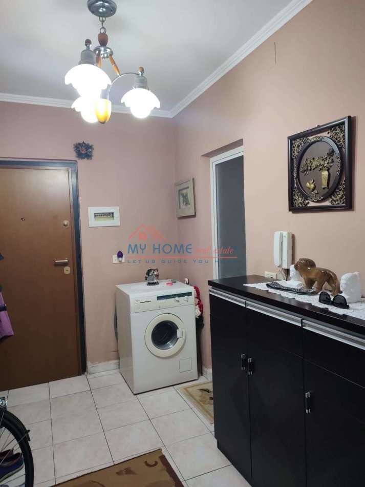Tirane, shitet apartament 2+1+Ballkon Kati 4, 73 m² 137.000 € (Rruga Irfan Tomini)