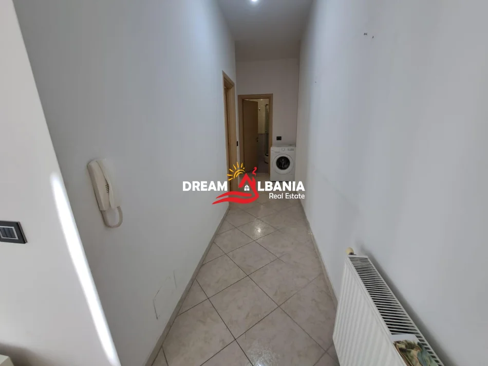 Tirane, jap me qera ambjent biznesi Kati 5, 110 m² 1.300 € (KIKA 2)