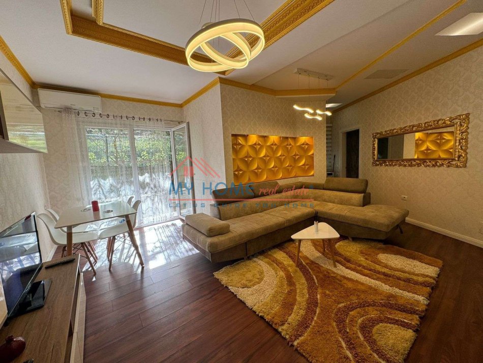 Tirane, shitet apartament 2+1+Ballkon Kati 1, 147 m² 250.000 € (Rruga Hamdi Garunja)