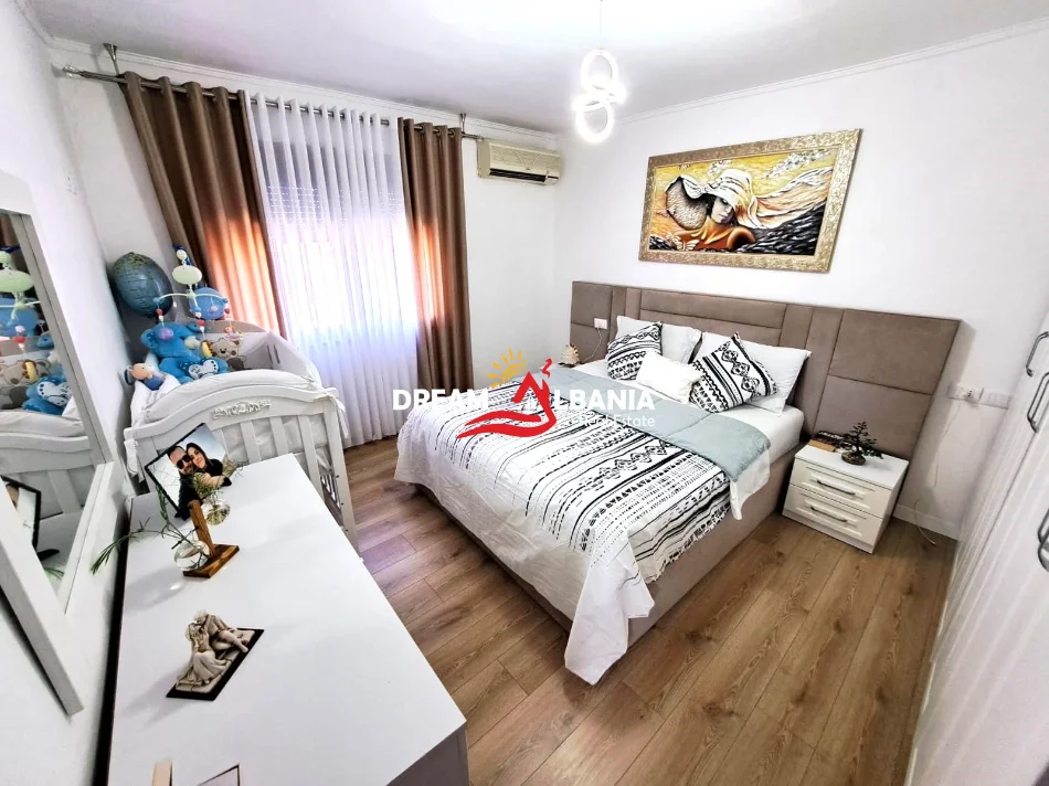 Tirane, shitet apartament 2+1+Ballkon Kati 5, 87 m² 139.000 € (Laprake)