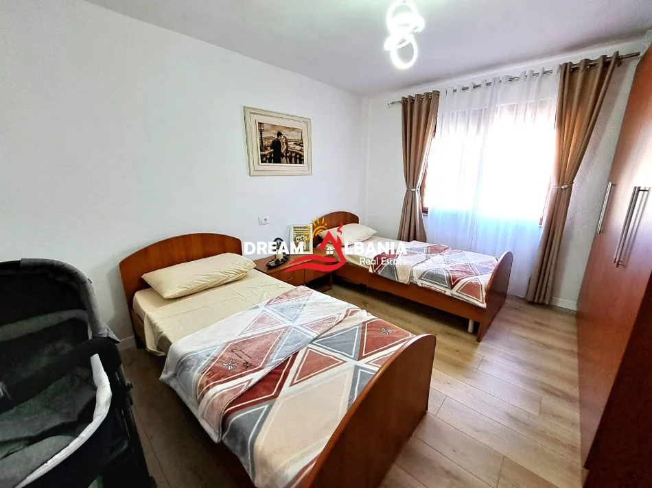 Tirane, shitet apartament 2+1+Ballkon Kati 5, 87 m² 139.000 € (Laprake)