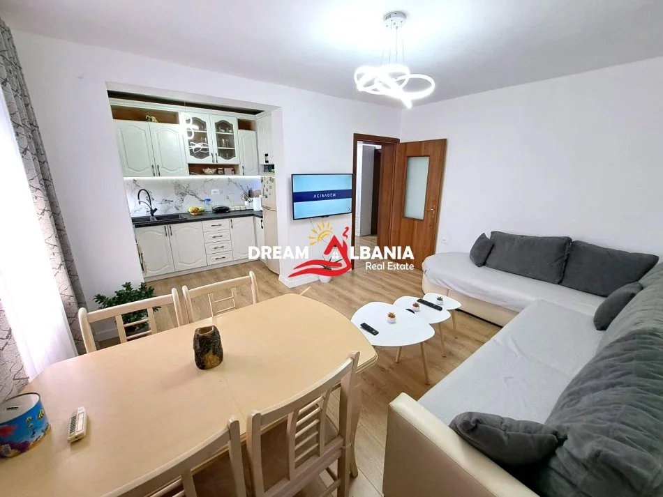 Tirane, shitet apartament 2+1 Kati 4, 87 m² 135000 € (ne Laprake prane KMY)