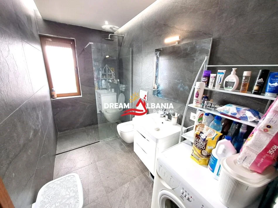 Tirane, shitet apartament 2+1 Kati 4, 87 m² 135000 € (ne Laprake prane KMY)
