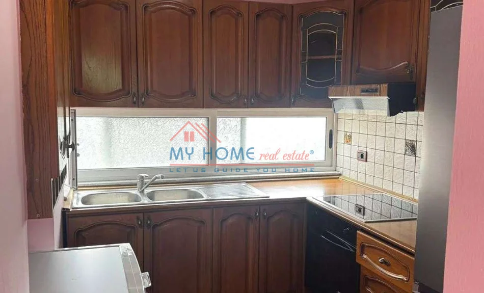 Tirane, shitet apartament 2+1+Ballkon Kati 3, 85 m² 165.000 € (Rruga Xhanfize Keko)