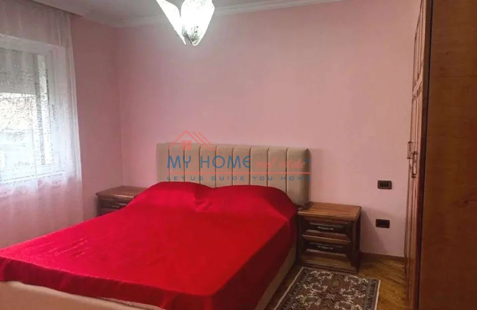 Tirane, shitet apartament 2+1+Ballkon Kati 3, 85 m² 165.000 € (Rruga Xhanfize Keko)