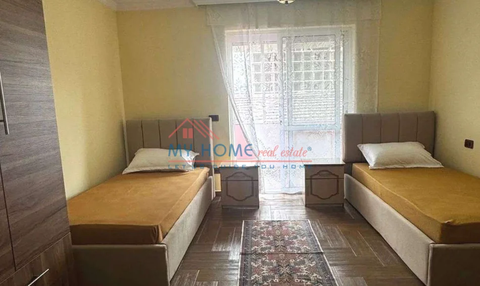 Tirane, shitet apartament 2+1+Ballkon Kati 3, 85 m² 165.000 € (Rruga Xhanfize Keko)