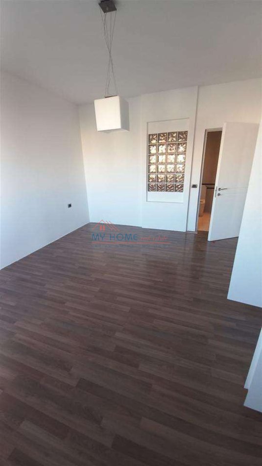Tirane, shitet apartament 2+1+Ballkon Kati 4, 150 m² 345.000 € 