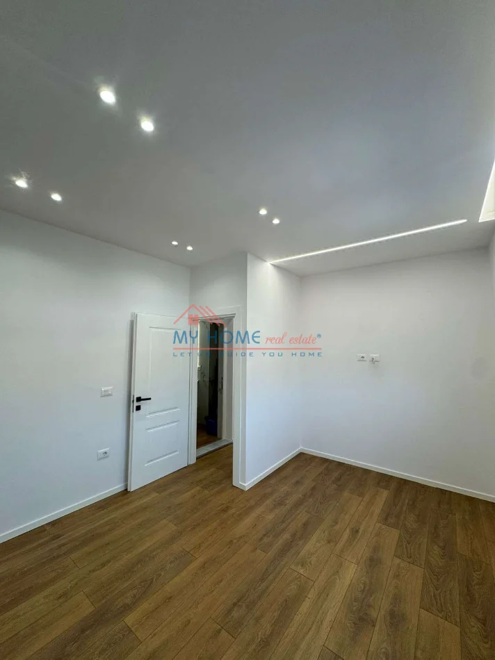 Tirane, shitet apartament 2+1+Ballkon Kati 4, 64 m² 168.000 € (Rruga Riza Cerova)
