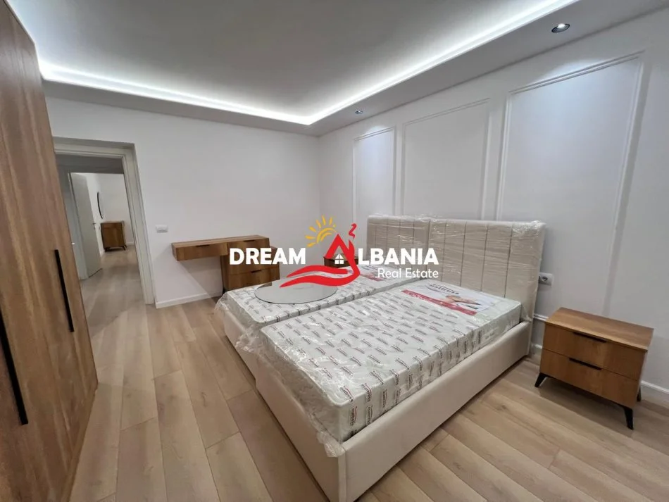 Tirane, jepet me qera apartament 2+1 , 113 m² 850 € (Komuna e Parisit, pranë Vodafone)