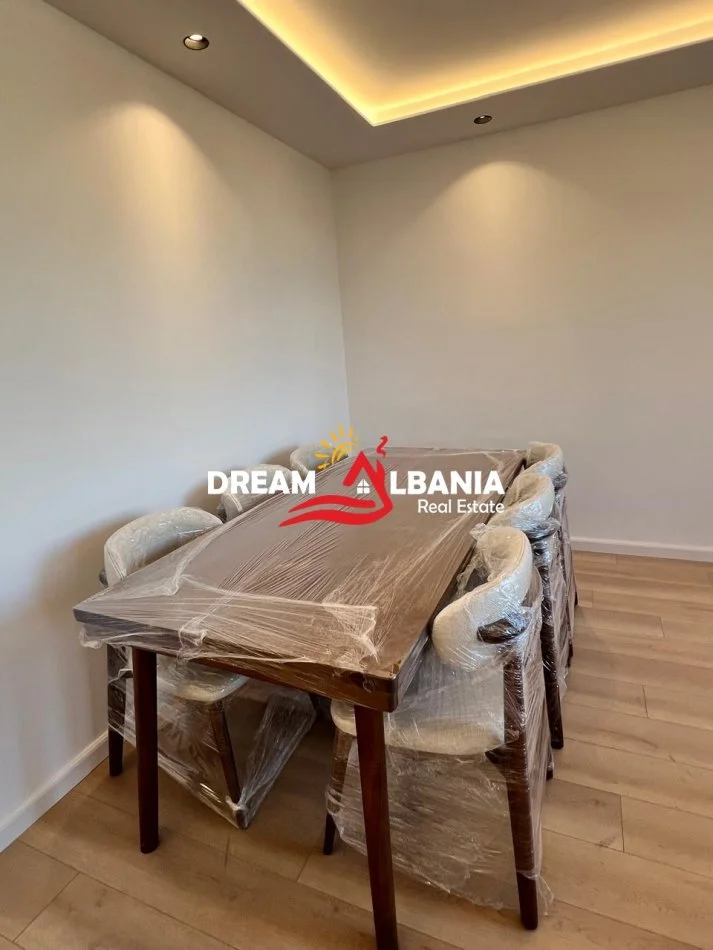 Tirane, jepet me qera apartament 2+1 , 113 m² 850 € (Komuna e Parisit, pranë Vodafone)