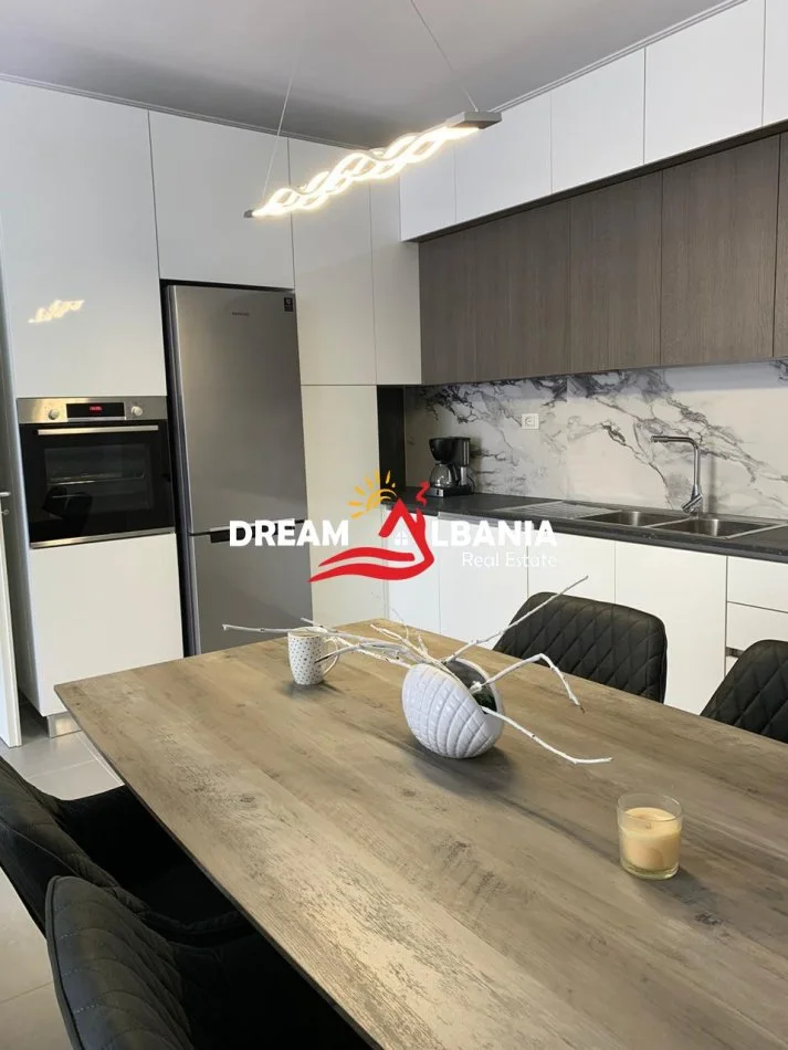 Tirane, jepet me qera apartament 2+1 , 100 m² 600 € (Liqeni i Thate)