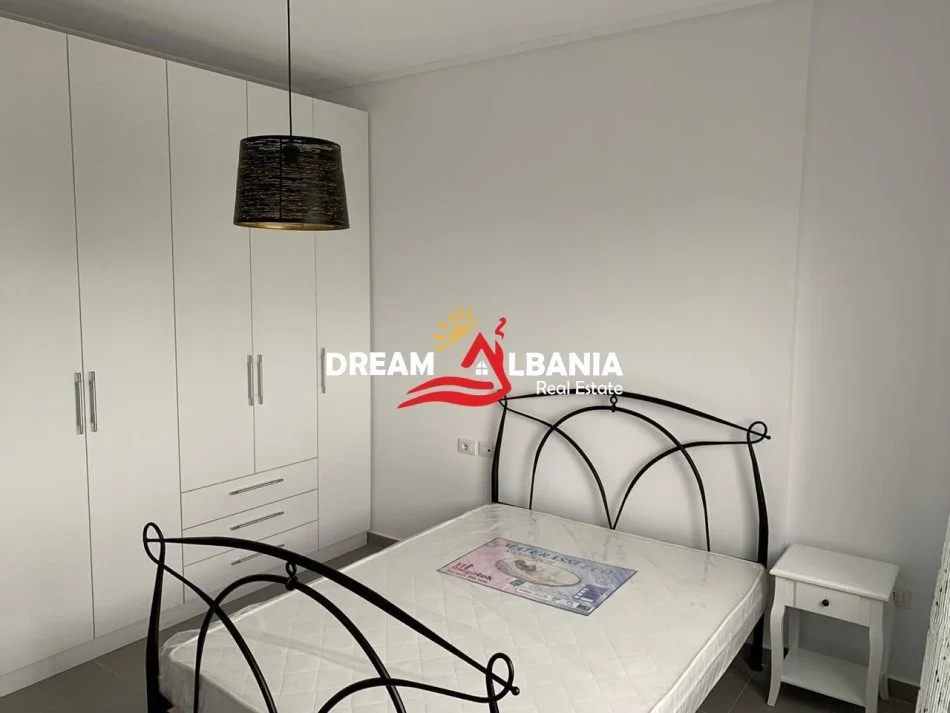 Tirane, jepet me qera apartament 2+1 , 100 m² 600 € (Liqeni i Thate)